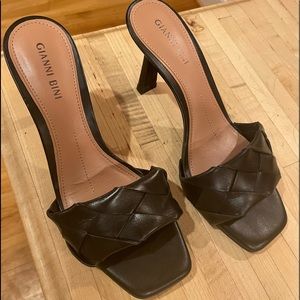 Gianni Boni Alonso Toe Woven Leather Mules. Black